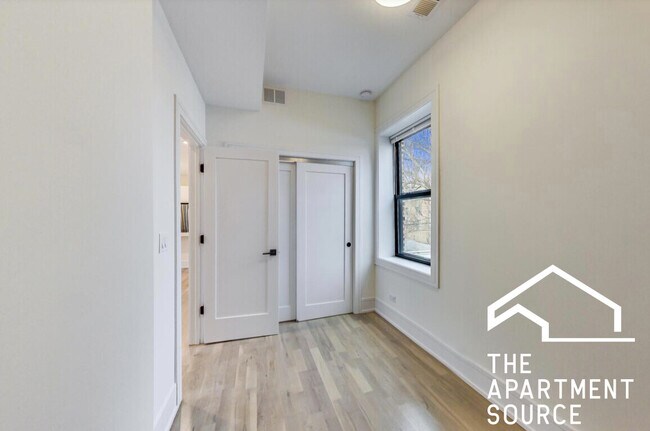 Building Photo - 2551 W Hirsch St