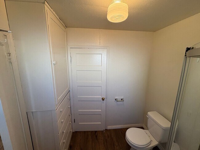 Building Photo - Cozy Home On Spacious Lot Available Now!