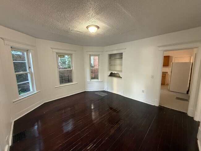 Building Photo - 122-124 Shultas Pl