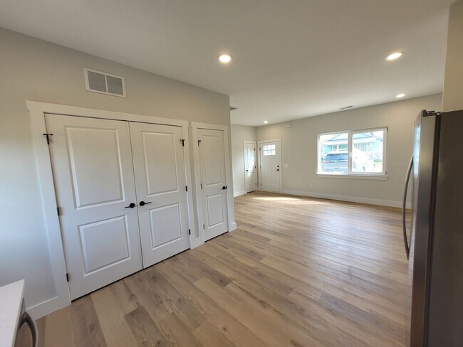 Building Photo - 1214 Pearl St