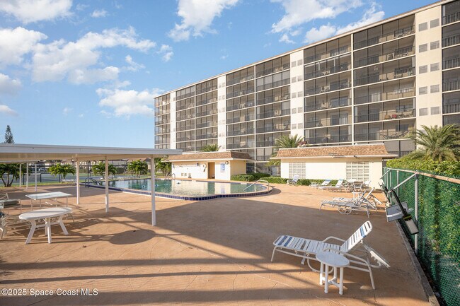 Building Photo - 500 Palm Springs Blvd