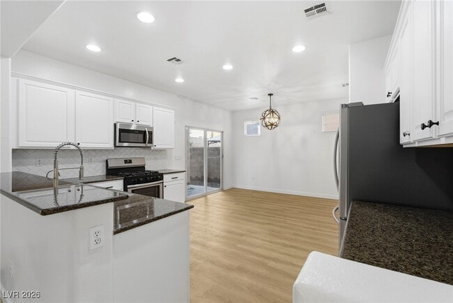 Building Photo - 10585 Cave Ridge St