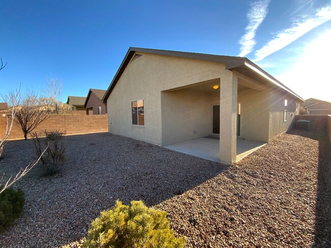 Building Photo - 3 Bedroom Single Story Home Available Near...