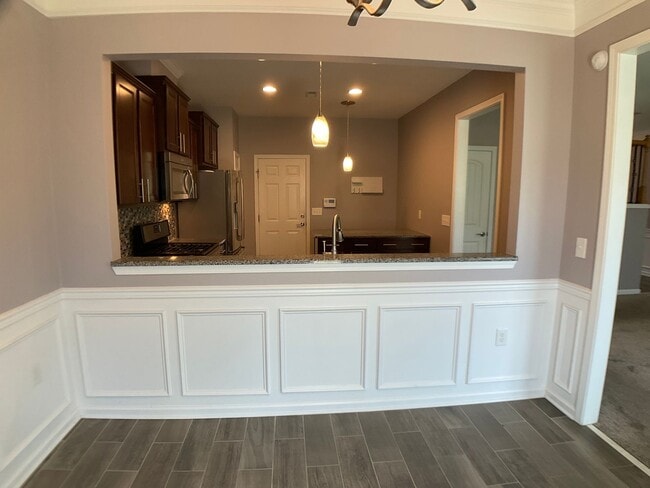 Building Photo - Gorgeous Townhome in Brier Crossings!