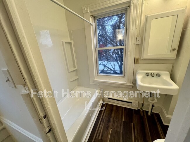 Building Photo - 462 S Christian St