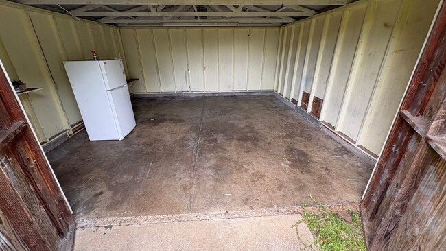 Building Photo - Beautiful 3 Bedroom House with Studio and Separate Garage on Property