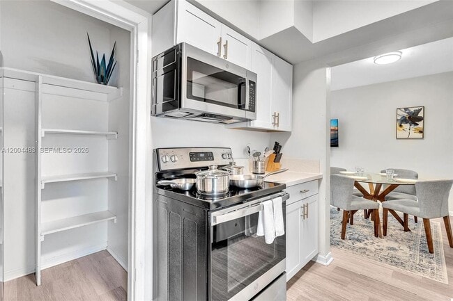 Building Photo - 10000 E Bay Harbor Dr