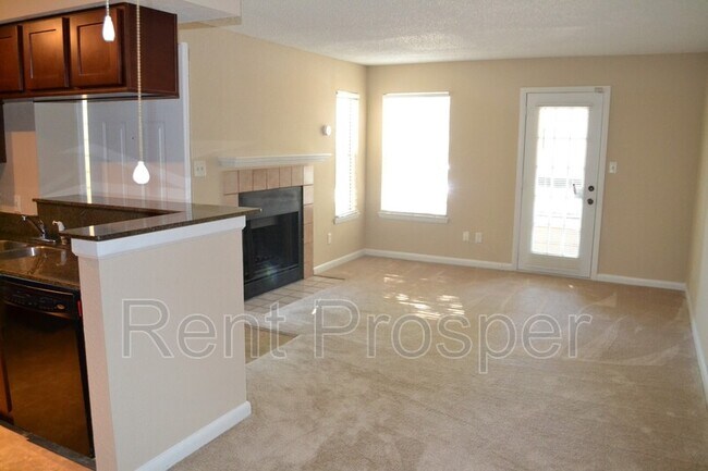 Building Photo - 4401 Thornbriar Ln