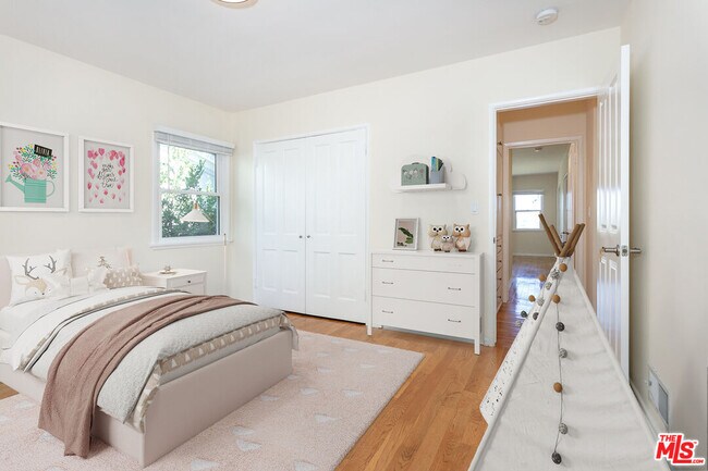 Building Photo - 2536 Roscomare Rd