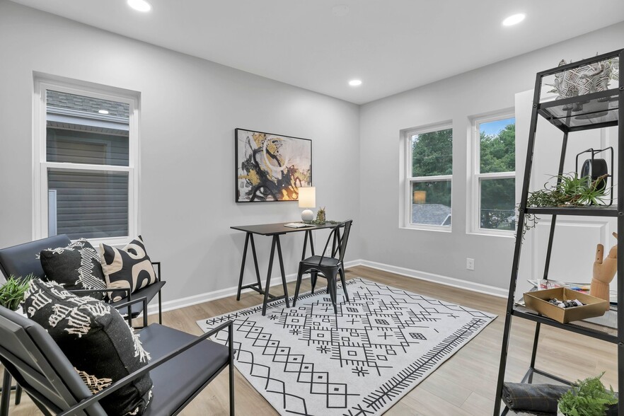 Second Bedroom with beautiful afternoon light - 187 N Harris Ave