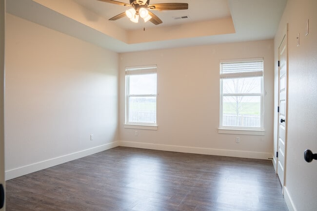 Building Photo - 2382 Athens St