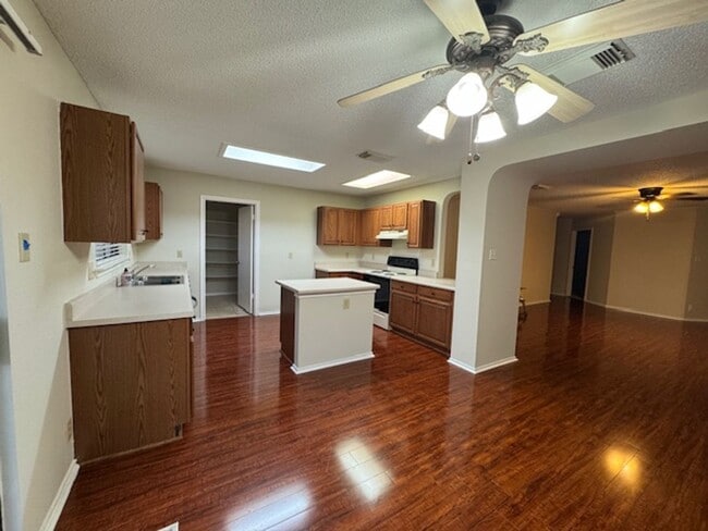 Building Photo - 10114 Sandbrook Hill