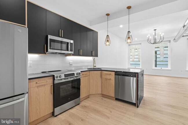 Building Photo - 203 S 13th St