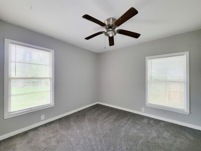Building Photo - 111 Wisteria St