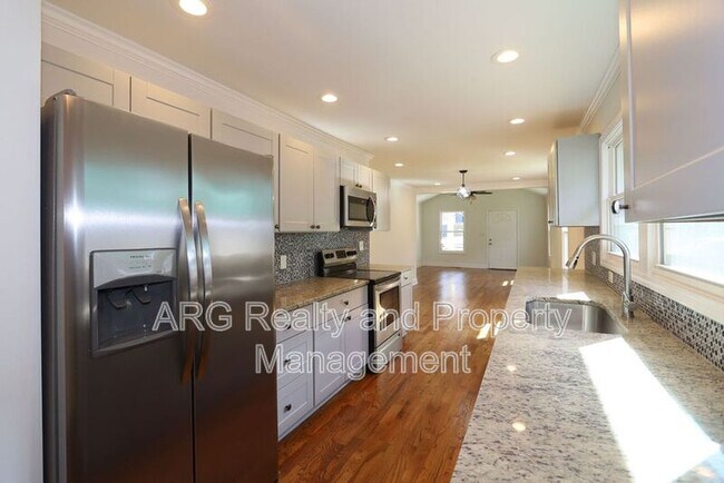 Building Photo - 1095 Ira St SW