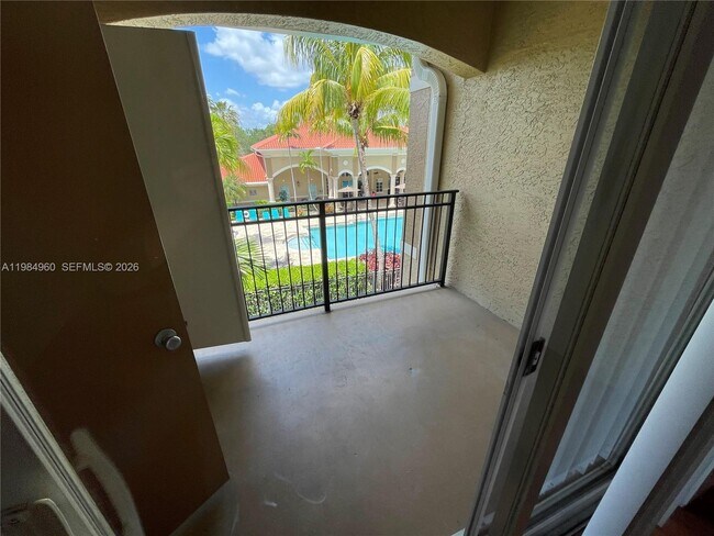 Building Photo - 140 SW 117th Ave