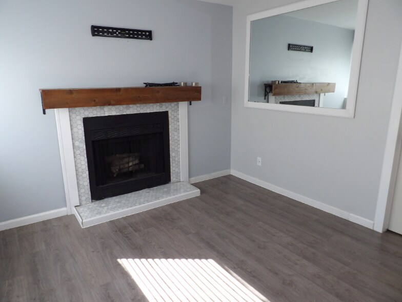 Building Photo - 5560 Sacramento Pl