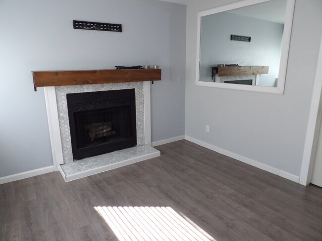 Building Photo - 5560 Sacramento Pl