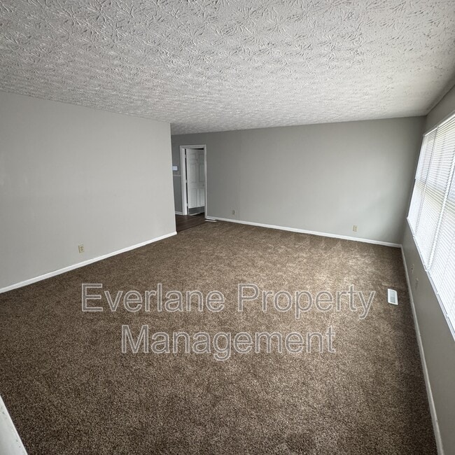 Building Photo - 4030 N Catherwood Ave