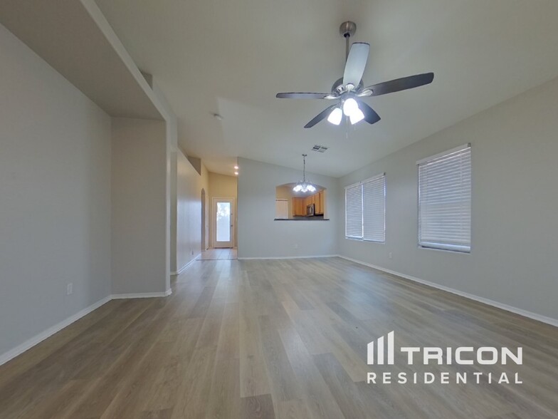 Building Photo - 2809 N 106th Ln