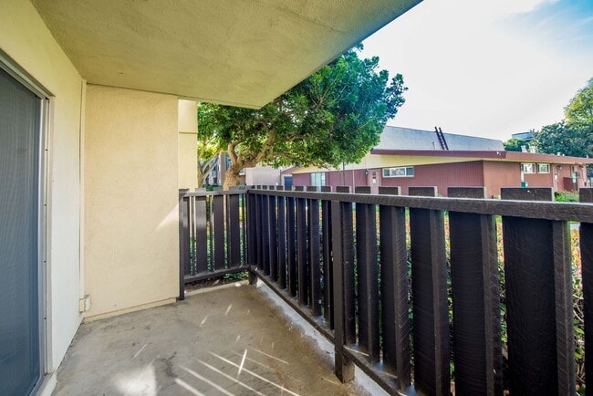 Building Photo - Remodeled Seal Beach Condo