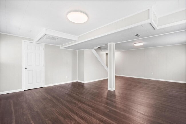 Building Photo - Charming 4-Bedroom Home in Desirable Neigh...