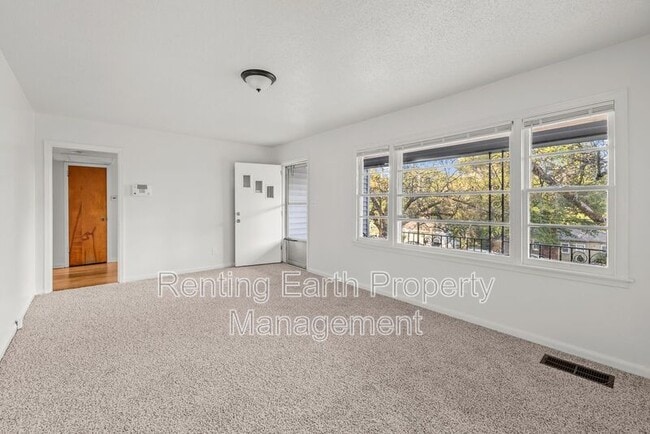 Building Photo - 932 5 Mile Rd