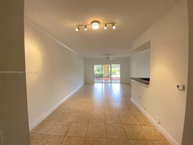 Building Photo - 2452 Centergate Dr