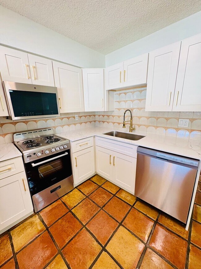 Building Photo - 817 S Melody Ln