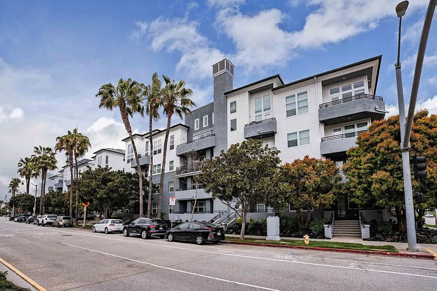 Building Photo - 7100 Playa Vista Dr