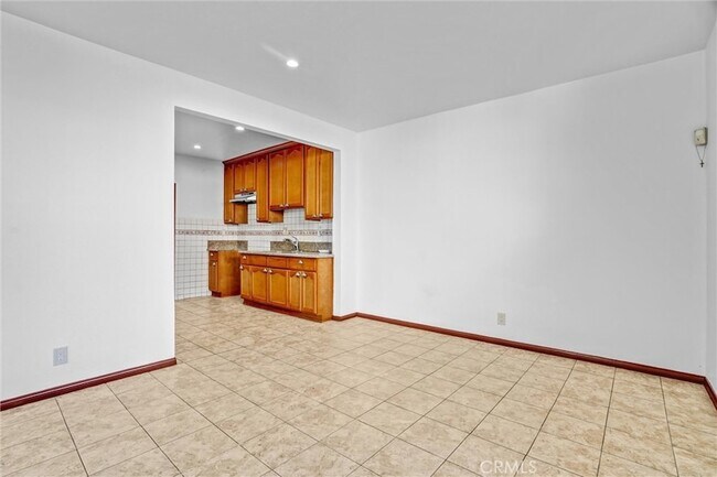 Building Photo - 313 N Hicks Ave