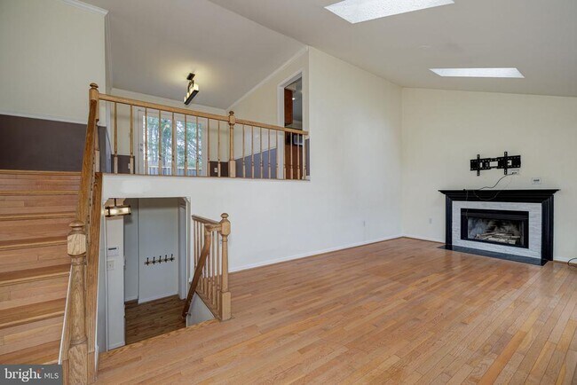 Building Photo - 7710 Green Garland Dr