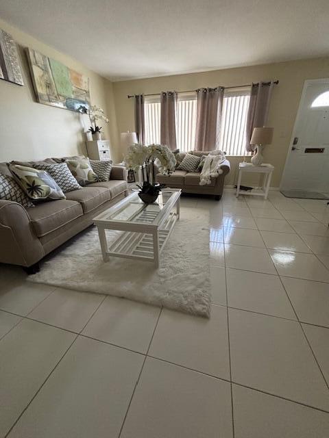 Building Photo - 1701 SW 16th St