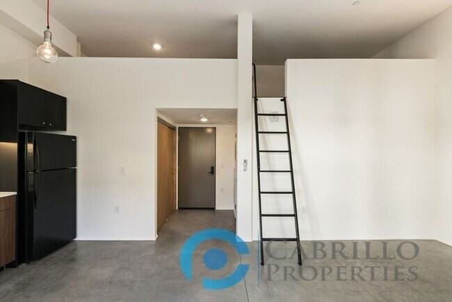 Building Photo - 2870 Fourth Avenue