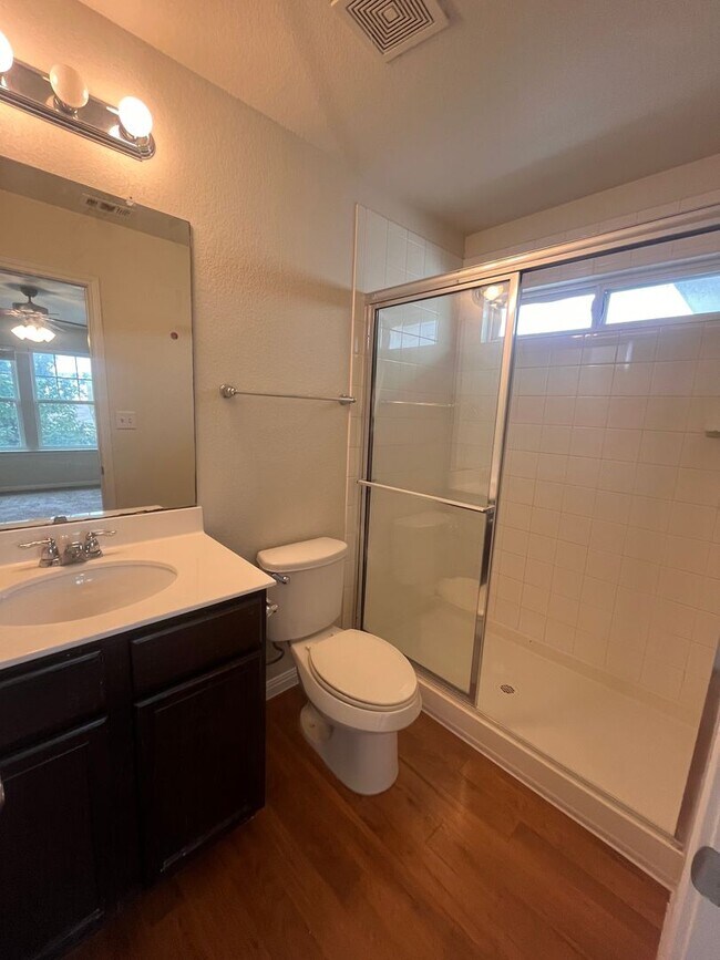 Building Photo - Blanco Vista 3 bed 2.5 bath