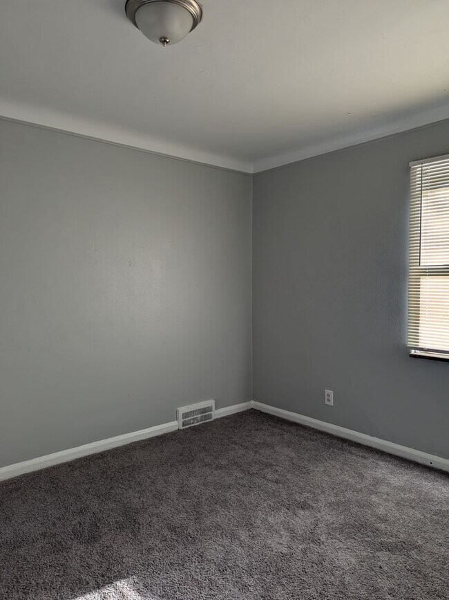 Building Photo - 10440 Nottingham Rd