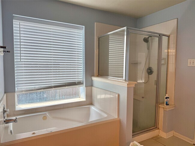 Building Photo - 14802 Bellflora Ct