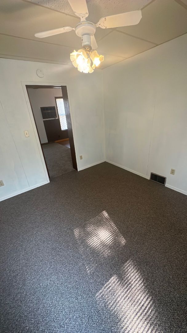 Building Photo - 3 Bedrooms, 1 Bathroom & w/upper loft Single Family with Garage - Staples