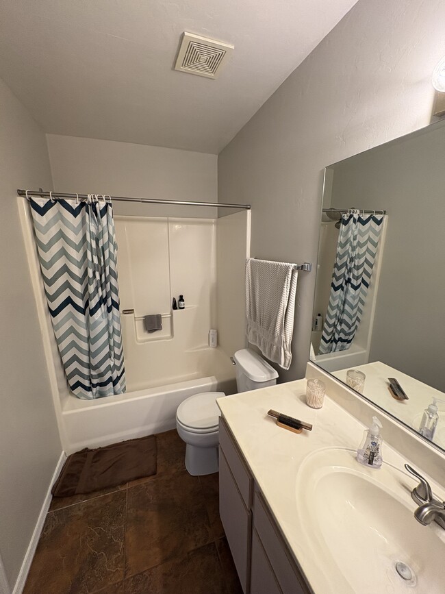 Building Photo - 4565 N Carla Vista Dr