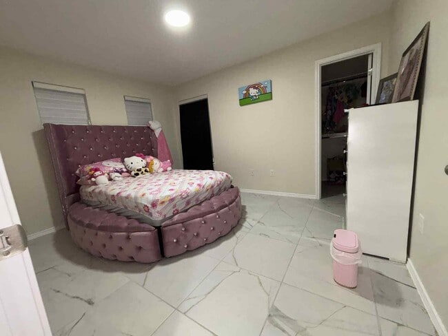 Building Photo - 5821 Colegio Ln