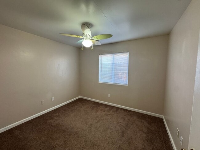 Building Photo - Spacious Northwest Bakersfield Home!