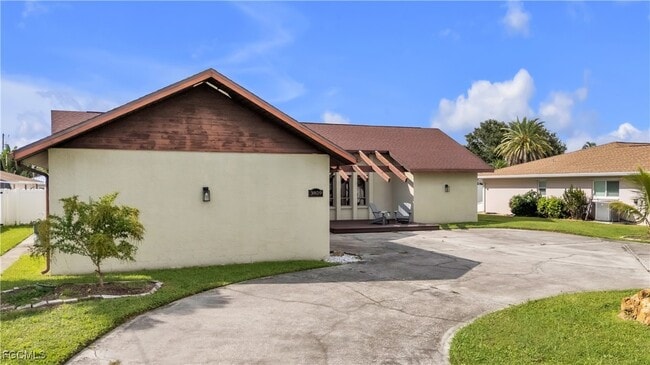 Building Photo - 3859 SE 7th Pl