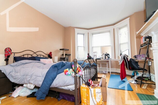 Building Photo - 9/1 Renovated, spacious 4BR/BA near T, BU