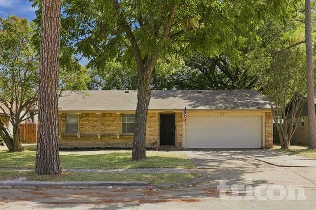 Building Photo - 429 W Ferndale Ln