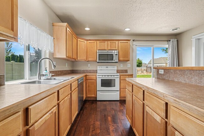 Building Photo - 18327 Buckeye Pl