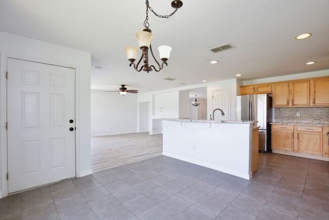 Building Photo - Beautiful 3/2 Spacious Home with a Bonus Room and a Large Fenced Backyard in Southern Fields - Cl...