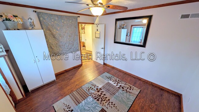 Building Photo - Large Home - Available Furnished or Unfurn...