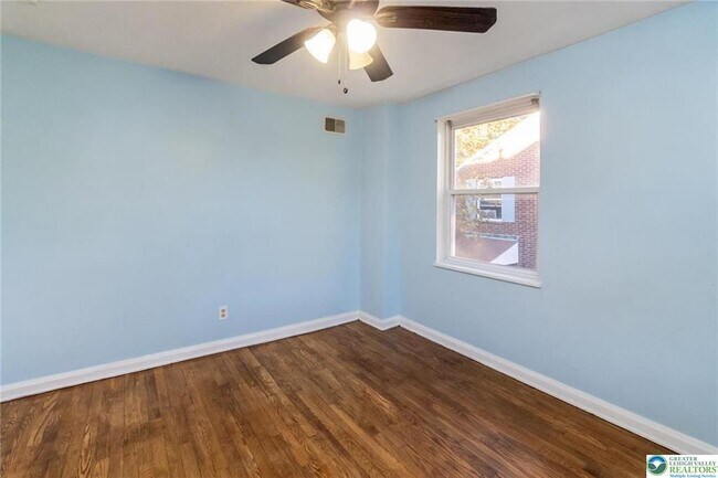 Building Photo - 240 Palmer St