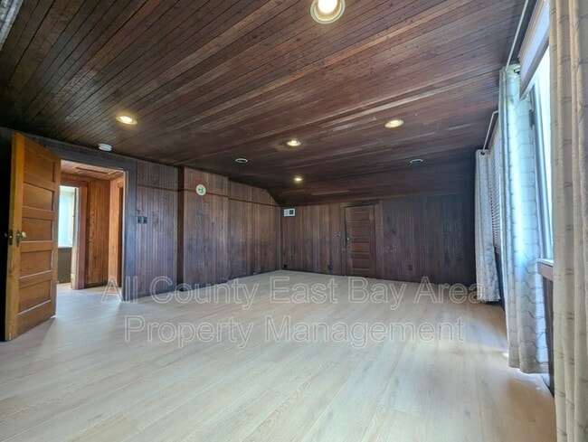 Building Photo - 1529 Josephine St