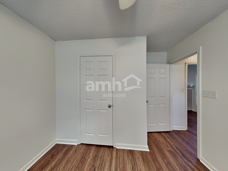 Building Photo - 2804 Robyns Glen Dr